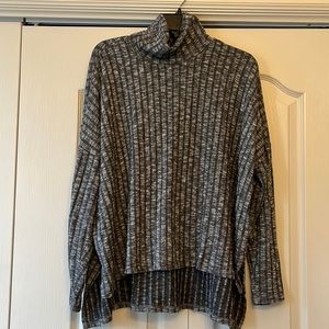 Lightweight heather gray, American Eagle size large turtleneck sweater